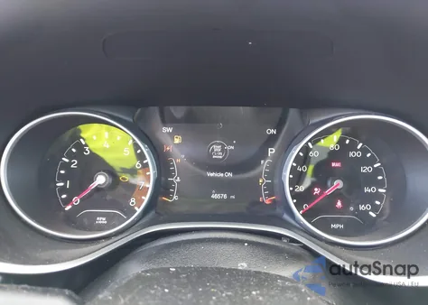 2018 Jeep Compass Latitude 4X4 z USA, uszkodzony, nr VIN 3C4NJDBB8JT245724